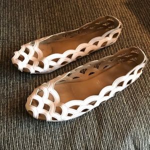 Scalloped blush faux leather flats! Cute design!